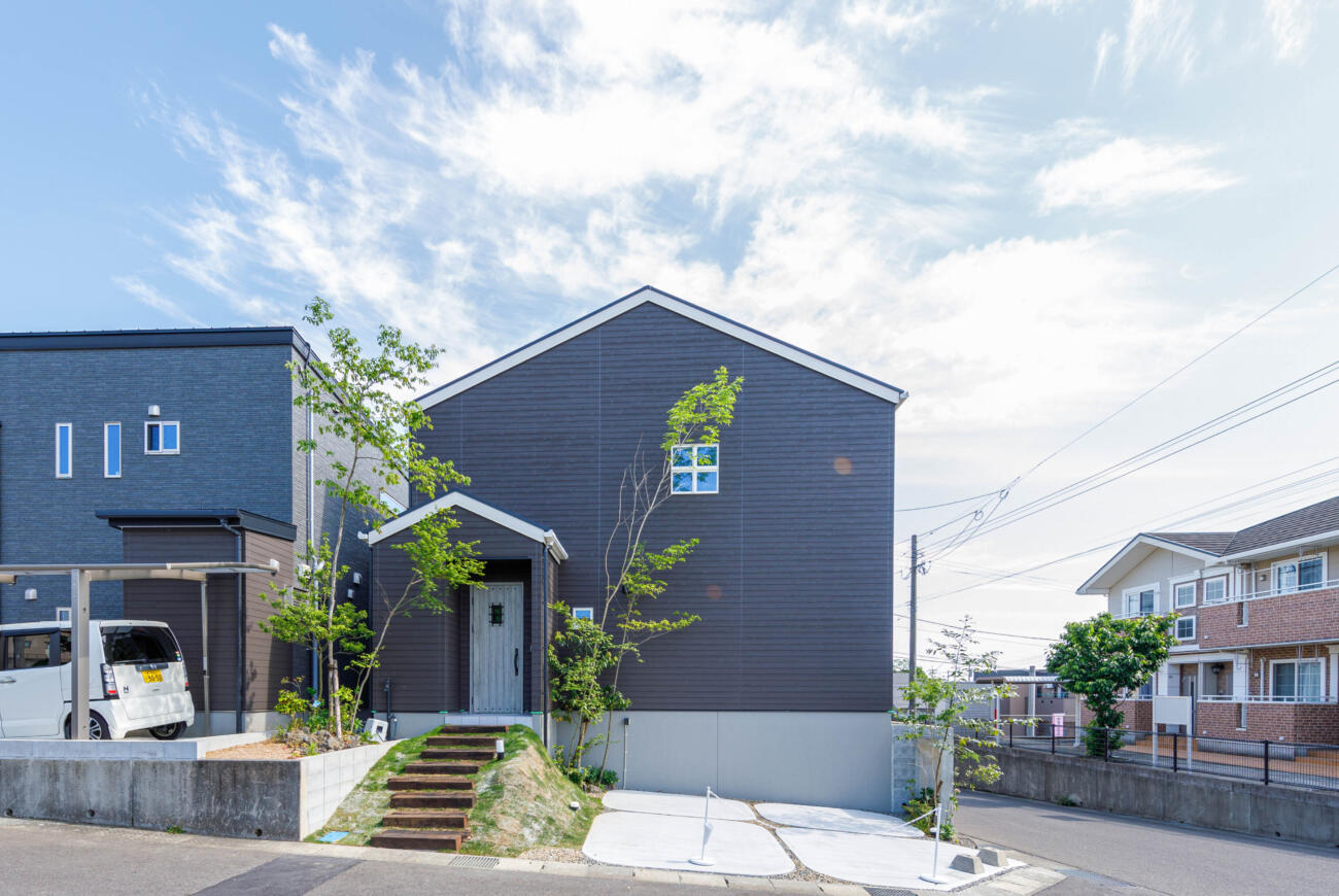 ニコニコタウン吉野【２階建て】