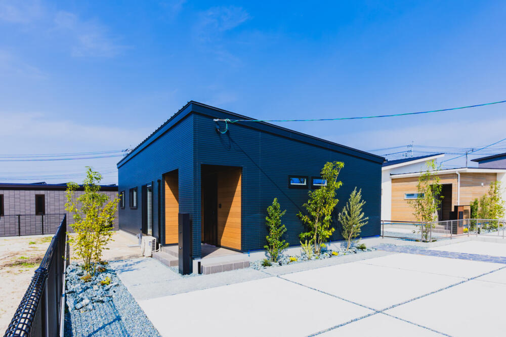 憧れだけでは終わらない夢実現に近づく見学会。
スペースが限られる平屋。
3棟それぞれの特徴を一度に体験。